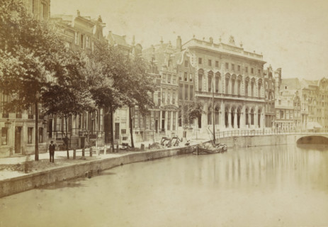 The Voorburgwal with the Post Office. Amsterdam. Le Bureau de Poste., Voorburgwal with the Royal