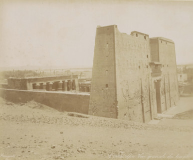 Edfou Vue general e du temple, View of the Temple of Horus in Edfu, photograph, Part of Travel