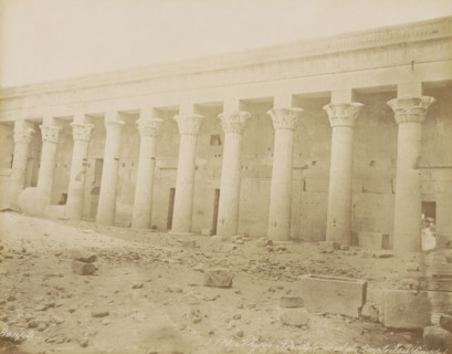 Phyloe. Peristyle nord du temple Isis (Egypt), Northern colonnade (peristilium) of the Temple of