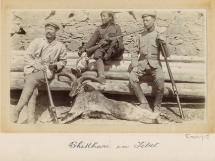 Shikhari (hunters), two Englishmen among whom possibly sergeant Dalton and hunting booty in Tibet,