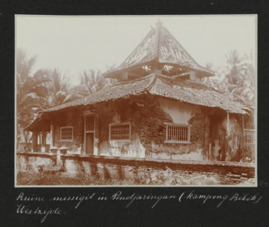 Remains of a mosque (west side) in Pendjaringang (kampong Bèbèk), Ruin of a mosque in Pendjaringang