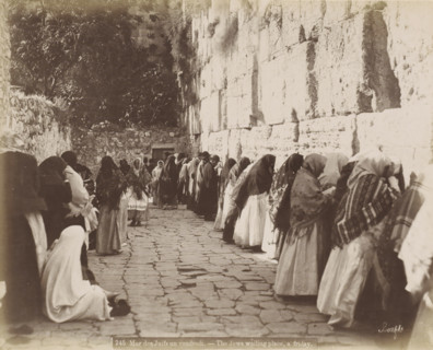 Believes praying at the Wailing Wall in Jerusalem, Mur des Juifs un vendredi. - The Jews waiting