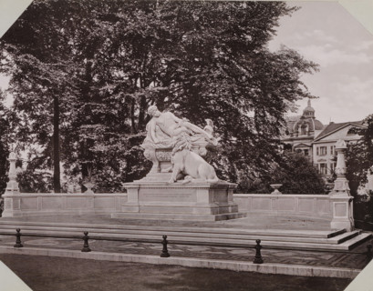 War monument in Hofgaren Park in Düsseldorf, album page, photomechanical print, This print is part