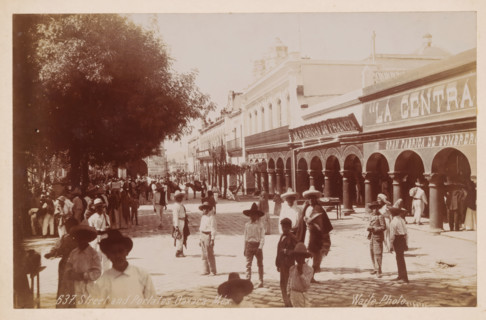 Street view in Oaxaca, Mexico, Street and Portales, Oaxaca, Méx, photograph, number: '637.',