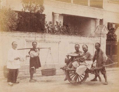 Five men with a wheelbarrow and carrying pole in Shanghai, photograph, annotation: 'Shanghai-Wheel