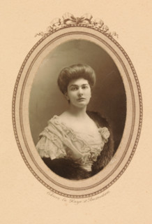 Adeh van Braam, Oval portrait of Adeh van Braam, photograph, The photo is pasted in an oval drawing