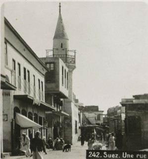 Suez. Une rue, View of a street in Suez, stereograph, address: 'Parklaan 49, HAARLEM, (Holland)',
