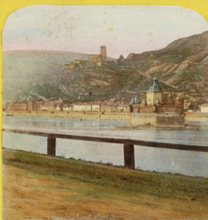 View of Kaub and the Burgen Gutenfels en Pfalzgravenstein, Germany, Pfalz, Caub et ruines du