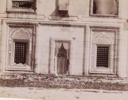 Brousse, niche et fenêtre de la Mosquée Verte, Façade of the Green Mosque in Bursa, photograph,