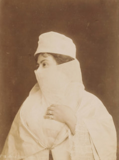 Portrait of an unknown veiled Turkish woman, Dame Turque voilée (profil), photograph, number: 'No