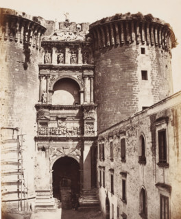 Gate of Castel Nuovo in Naples, Italy, Arc triomphe Aragymes au Chateau Menso (1370), Naples,