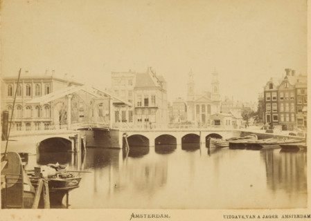 View of a bridge over the Amstel between the two Amstel streets in Amsterdam, Amsterdam, cabinet