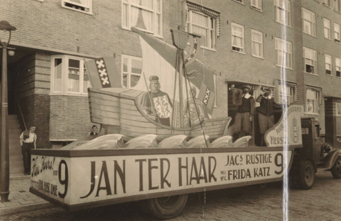 Decorated float of the political party List 9 during a parade in Amsterdam, photograph, postcard,