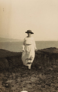 Portrait of an unknown woman near a coast, photograph, inscription: 'Voor Kees, from aunt Cor',