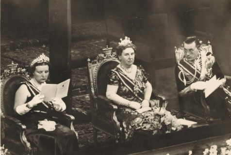 A few days before the 40th anniversary of the reign of HM the Queen. Evening of Honour in the