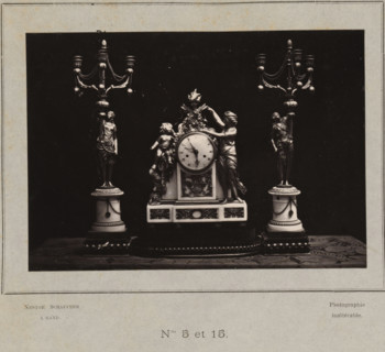 Clock and two candlesticks, photograph, page, inscription: 'Photographie, inaltérable.', number: