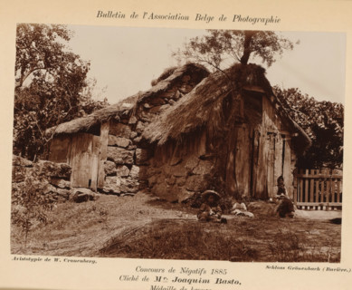 House in Vizela, Portugal, Une cabane à Vizeila, photograph, page, inscription: 'Concours de