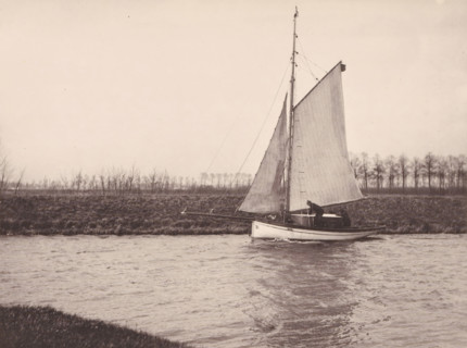 Sailing ship on the Leie, page, photomechanical print, inscription: 'Concours de négatifs, 1888,