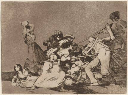 Y son fieras, Woman with a baby under her arm stabs a soldier to death with a lance, Los desastres