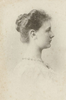 Portrait of Wilhelmina, Queen of the Netherlands, photomechanical print, photographer: Adolphe