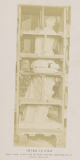 Venus de Milo in a transport box, seen from the back, Vénus de Milo, photograph, page, inscription: