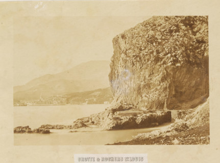 Grotte & rochers St. Louis, Rocks along the coast of France, photograph, page, photographer: