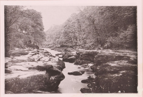 The 'Strid' on the ..., page, photomechanical print, c. 1890 - c. 1900, textile materials, linen