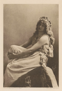 Miss Mary Anderson (Perdita), page, photomechanical print, photographer: Henry van der Weyde,