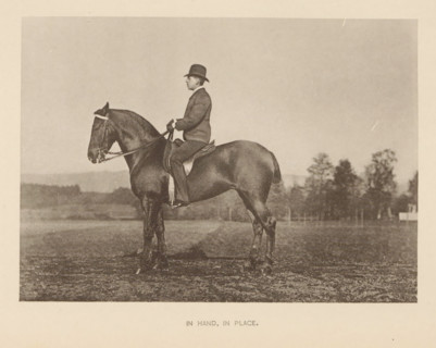 In hand, in place, Man on a horse, page, photomechanical print, cliché maker: Römmler & Jonas,