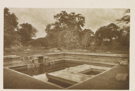 Pond near the Ruwanwelisaya stupa in Anuradhapura, Sri Lanka, page, photomechanical print, title: