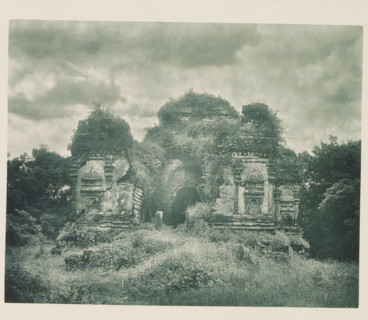 Entrance to the Thuparama temple at Polonnaruwa, Sri Lanka, page, photomechanical print, title: