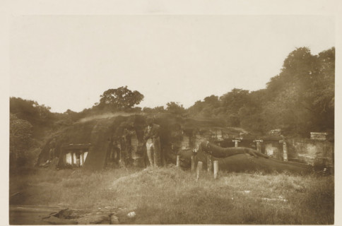 Ruins of the rock temple Gal Vihara at Polonnaruwa, Sri Lanka, page, photomechanical print, title:
