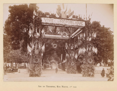 View of a triumphal arch on the Rue Neuve in Bergerac in honor of the arrival of President Félix