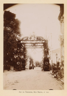 View of a triumphal arch on the Rue Neuve in Bergerac in honor of the entry of President Félix