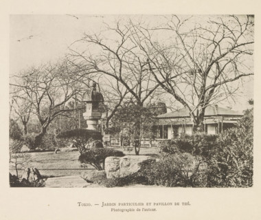 Garden in Tokyo, with a tea pavilion in the background, Tokyo. - Jardin private et pavillon de Thé,