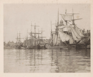 Sailing ships in the harbor of Great Yarmouth, page, photomechanical print, title: 'Great Yarmouth