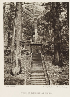 Tomb of Iyemidzu at Nikko, page, photomechanical print, Nikko, printmaker: Strumper & Co, Hamburg
