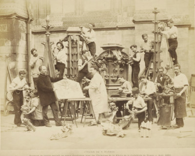 Atelier de F. Marrou Travaux en cuivre tortureé en cours d'exécution pur les Clochetons de la