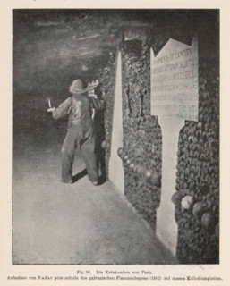 Die Catacomben von Paris, Unknown man in the Catacombs of Paris, page, photomechanical print,