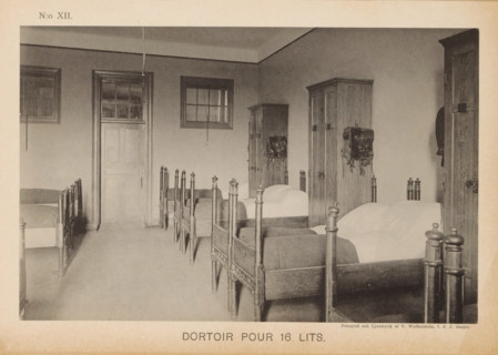Dortoir pour 16 lits, Dormitory in a barracks of the Svea livgarde in Stockholm, page,