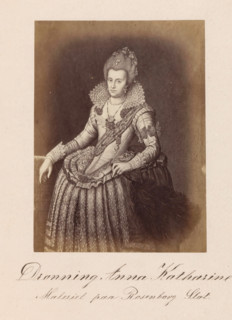 Photo reproduction of a painting depicting a portrait of Queen Anna Catherine of Brandenburg,