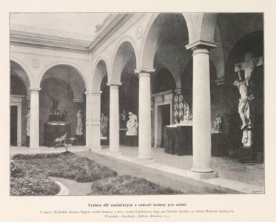 Courtyard of a sculpture gallery in Prague, Výstava del socharských v nádvori budovy pro umení,