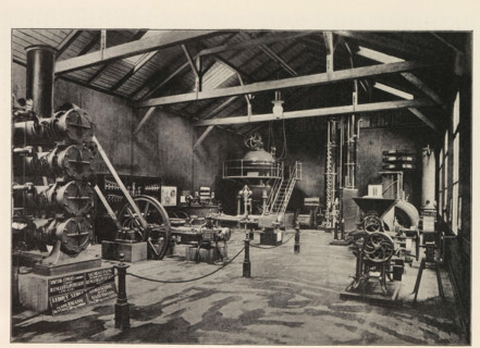 Pohled do vnitr pavilonu firmy Novak a Jahn v Praze, Interior of an engine room with an exhibition
