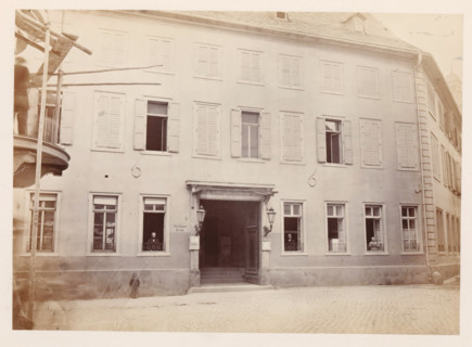Front facade of the Gensfleisch family home in Mainz, photograph, page, number: '5', photographer: