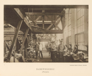 Machine shop. (West side), Interior with employees of the machine factory of Gebroeders Stork & Co,