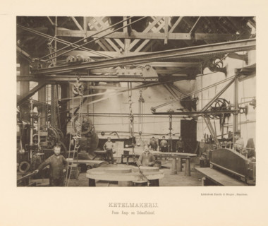 Interior with employees of the boiler shop of the machine factory of Gebroeders Stork & Co, Boiler