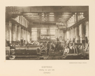 Foundry. Large-scale work department. (South side), Interior with employees of the foundry of the