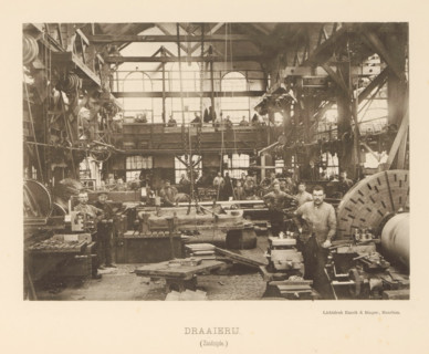 Turning shop. (South side), Interior with employees of the machine factory of Gebroeders Stork &