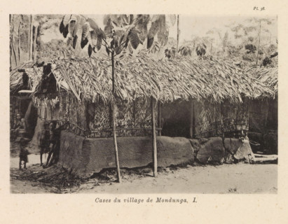 Exterior of a dwelling in a village of the Mondunga, Cases du village de Mondunga I, page,