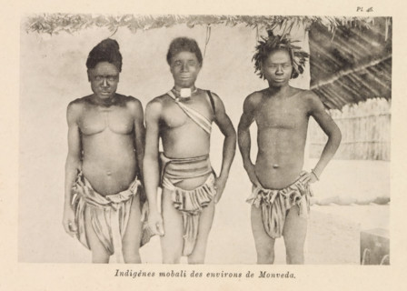 Portrait of three Mobali men near Monveda, Indigènes mobali des environs de Monveda, page,